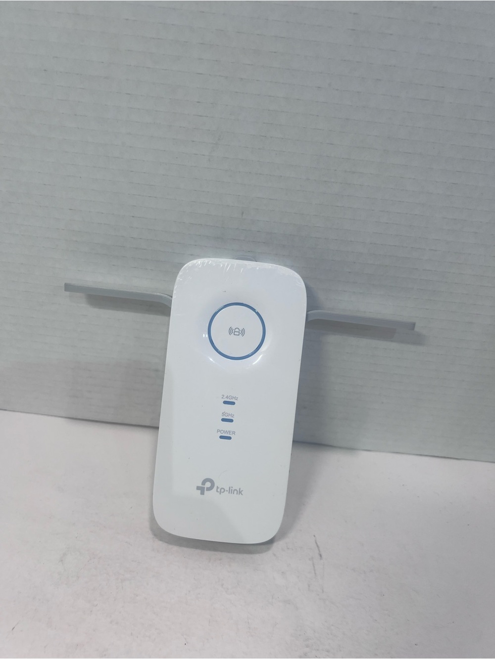 TP-Link White Wi‑Fi Range Extender with Foldable Antennas